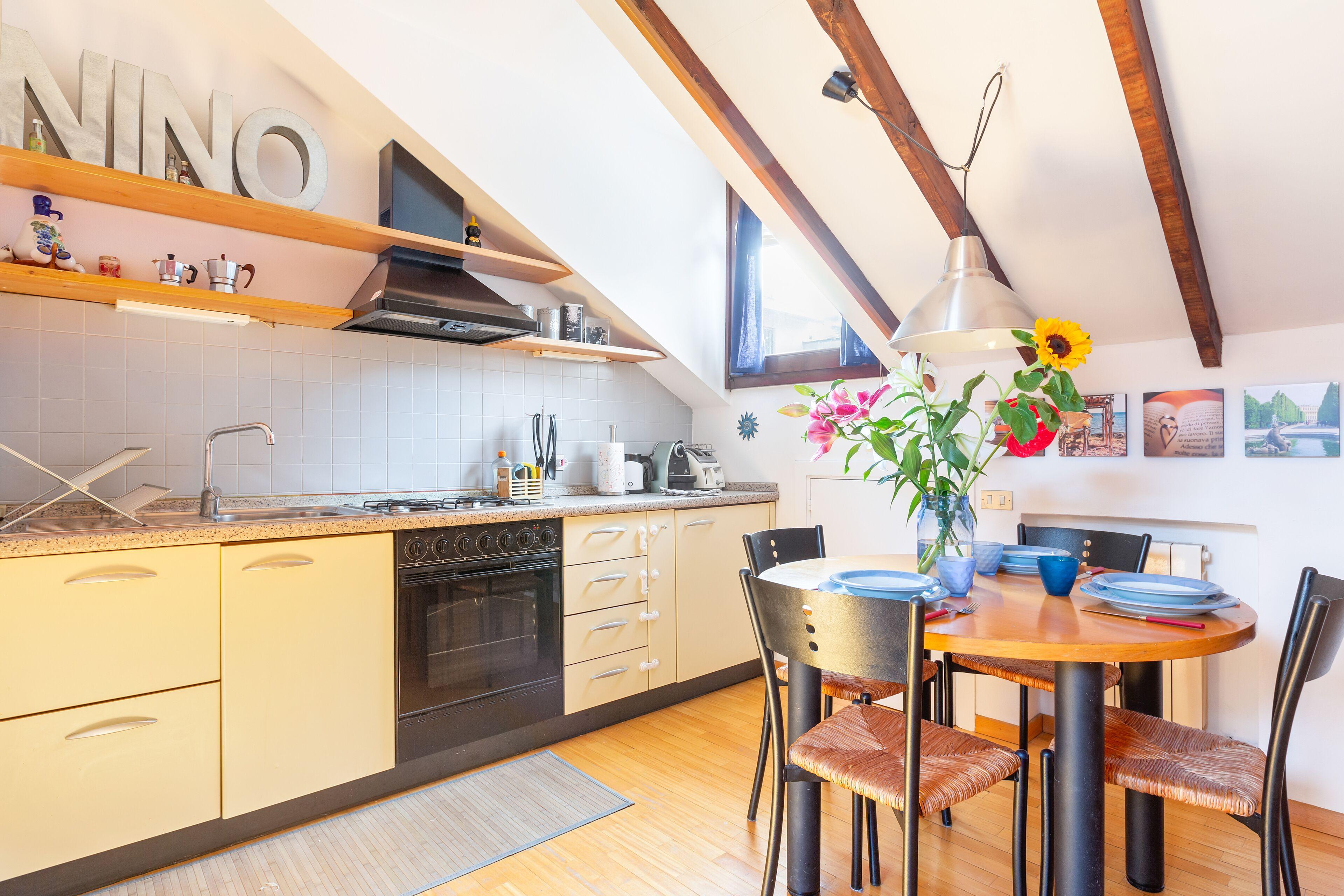 Guesthost - Piazza Risorgimento Cosy Studio, Milan